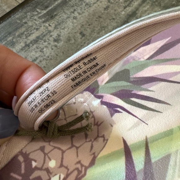 Olukai Women's Ho'Opio Hau flip flops in Silver/Pineapple size 5 - Picture 10 of 11